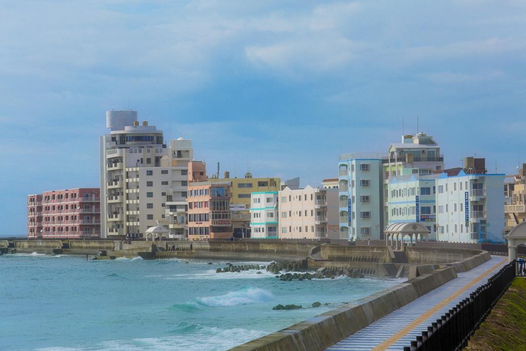 Okinawa Ocean Front Hotell Chatan Exteriör bild